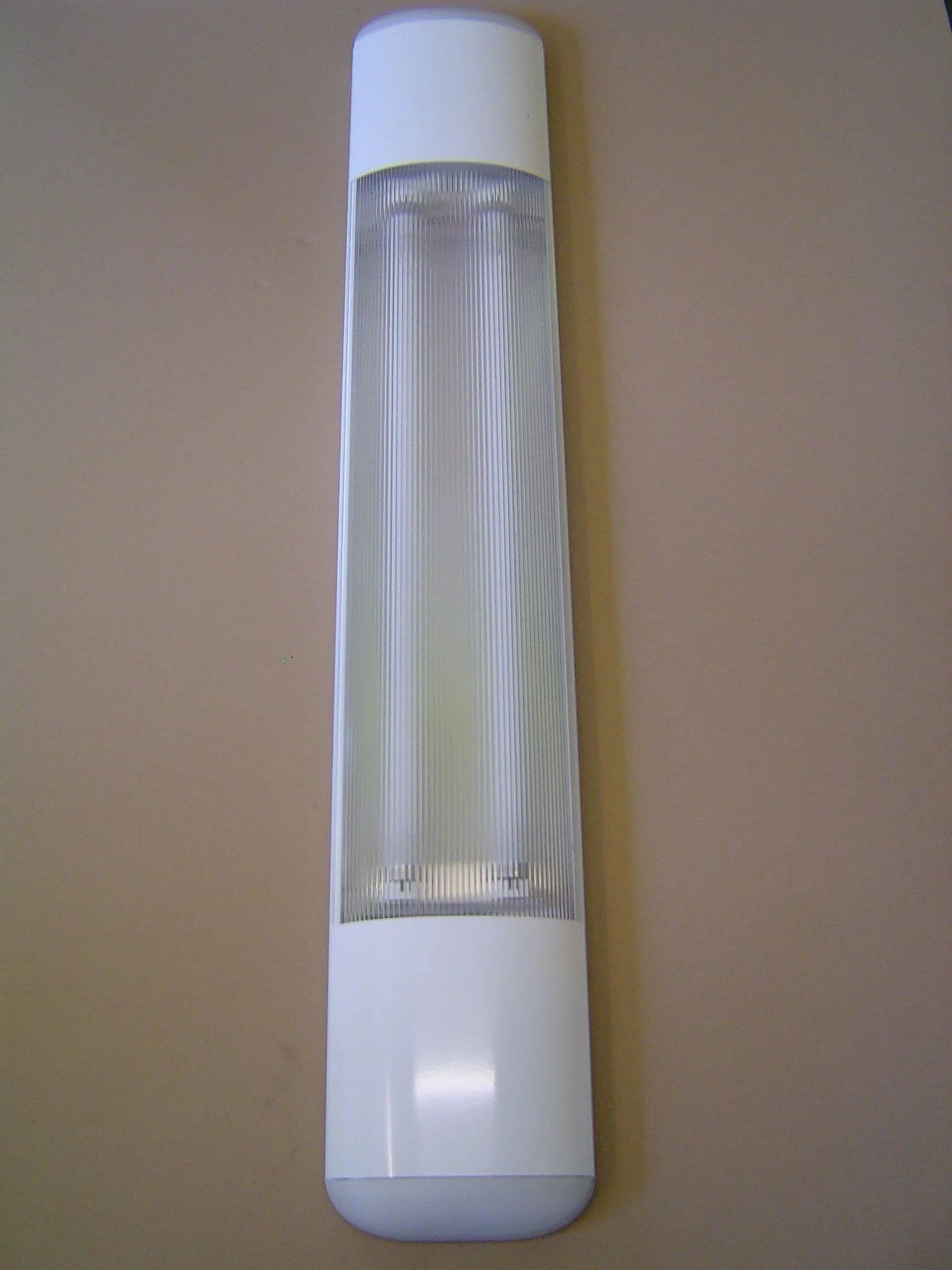 x FLUORESCENT LIGHT 2 X 18W 12 Volt DC AND 230V AC - 1070 MM X 190 MM